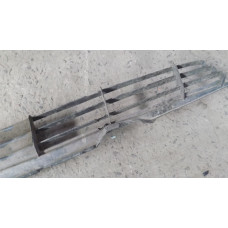  Заглушка (решетка) в бампер передний к  Audi  100,  1985