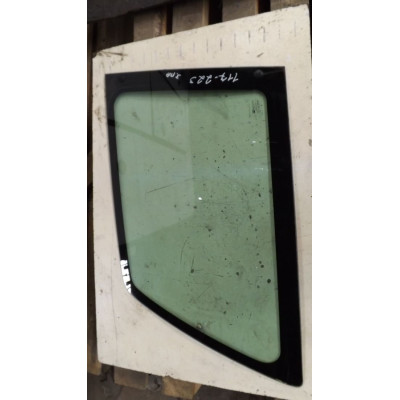  Стекло кузовное боковое правое к  Lancia  Zeta,  2000