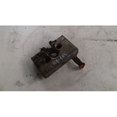  Замок двери передней правой к  Audi  100,  1985