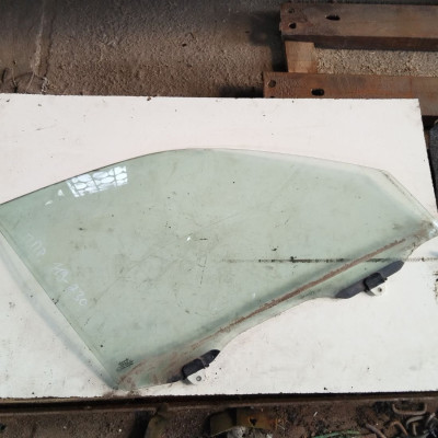  Стекло двери передней правой к  Honda  Civic,  1998