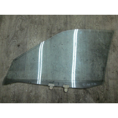  Стекло двери передней правой к  Nissan  Sunny,  1993