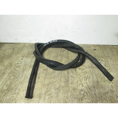  Уплотнитель двери передней правой к  Fiat  Punto,  1998