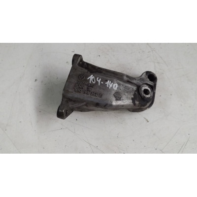  Кронштейн двигателя к  Volkswagen  Golf,  1994