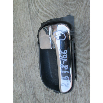  Ручка внутренняя задняя правая к  Nissan  Primera,  1999