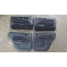  Обшивка двери (дверная карта) комплект к  Ford  Escort,  1998