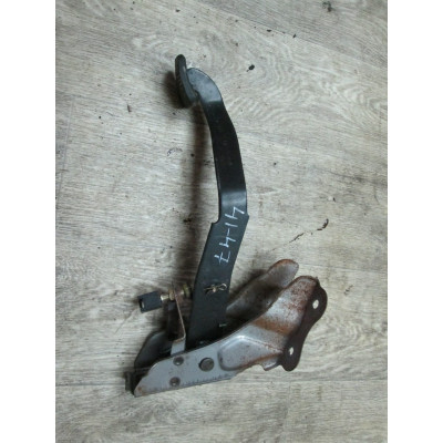  Педаль тормоза к  Nissan  Sunny,  1993