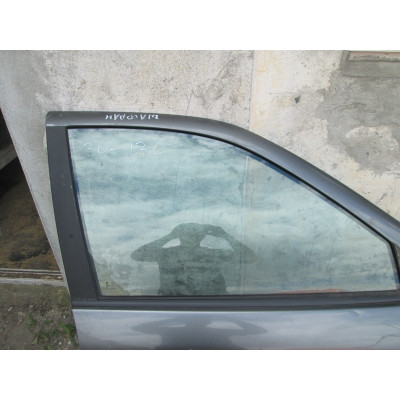  Стекло двери передней правой к  Renault  Safrane,  2000