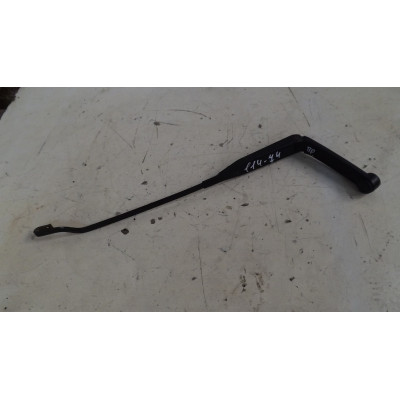 Щеткодержатель (поводок стеклоочистителя, дворник) к  Audi  100,  1988