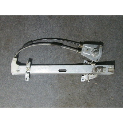  Стекло двери передней левой к  Mazda  323,  1997