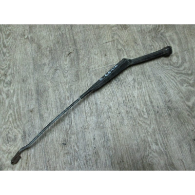 Щеткодержатель (поводок стеклоочистителя, дворник) к  Audi  100,  1989