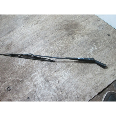  Щеткодержатель (поводок стеклоочистителя, дворник) к  Volkswagen  Golf,  1995