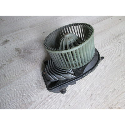  Моторчик печки к  Audi  A4,  1997