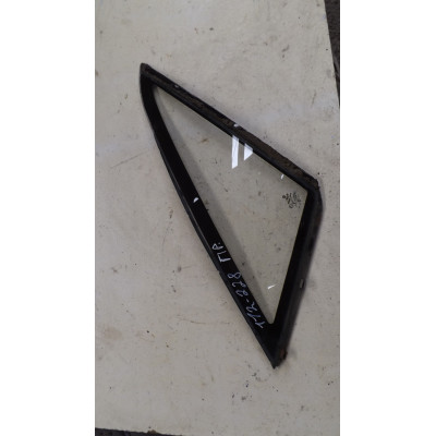  Стекло кузовное боковое правое к  Audi  100,  1986