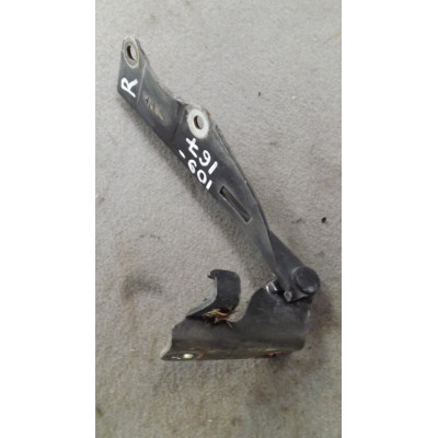  Петля капота правая к  Nissan  Primera,  1997