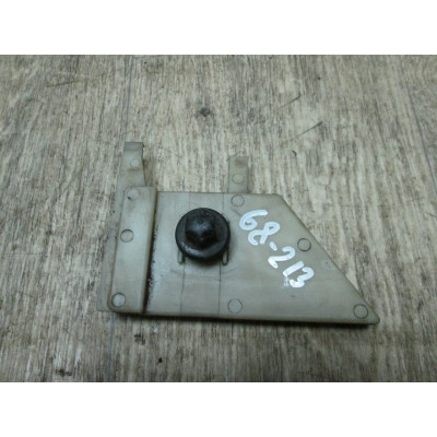  Кронштейн крепления крыла переднего правого к  Audi  100,  1989