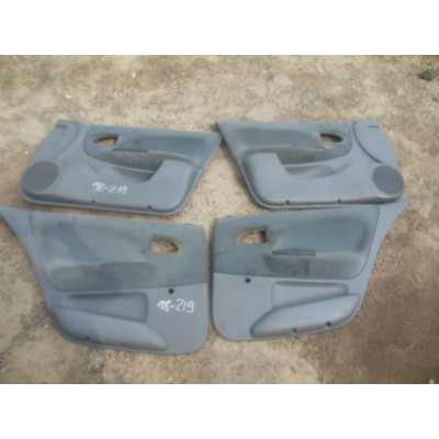  Обшивка двери (дверная карта) комплект к  Renault  Megane,  1999