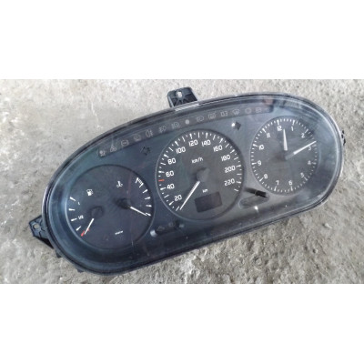  Щиток приборов (приборная панель) к  Renault  Megane,  1998