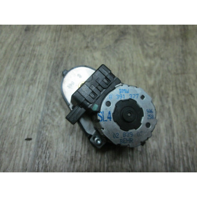  Моторчик заслонки печки к  BMW  7 E38,  1999