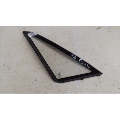  Стекло кузовное боковое левое к  Audi  100,  1986