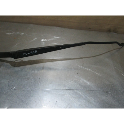  Щеткодержатель (поводок стеклоочистителя, дворник) к  Mazda  323,  1997