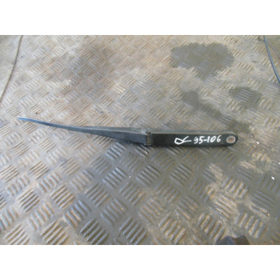  Щеткодержатель (поводок стеклоочистителя, дворник) к  Fiat  Punto,  2001