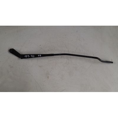  Щеткодержатель (поводок стеклоочистителя, дворник) к  Volkswagen  Golf,  1994