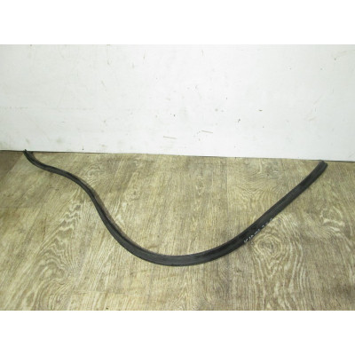  Уплотнитель капота к  Fiat  Punto,  1998