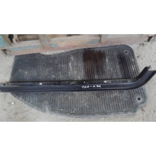  Направляющая сдвижной двери к  Dodge  Grand Caravan,  2002