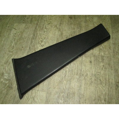  Обшивка стойки центральной левой к  Audi  100,  1989