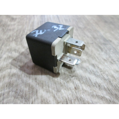  Реле бензонасоса к  Opel  Zafira,  2002