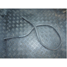  Уплотнитель капота к  Mercedes  E W210,  2001