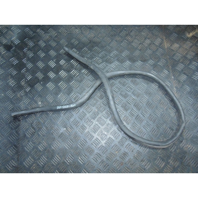  Уплотнитель капота к  Mercedes  E W210,  2001