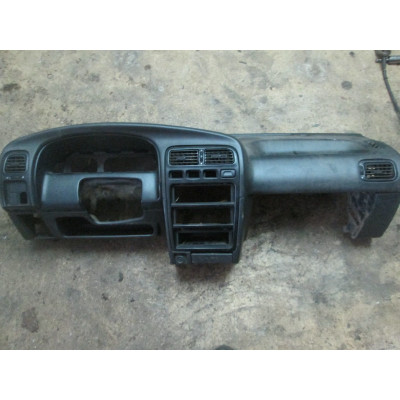  Панель передняя салона (торпедо) к  Nissan  Primera,  1993