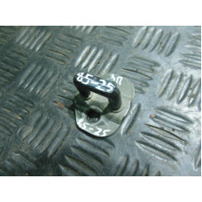  Петля двери задней правой к  Nissan  Primera,  2001