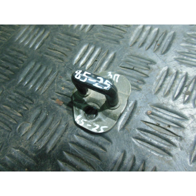  Петля двери задней правой к  Nissan  Primera,  2001