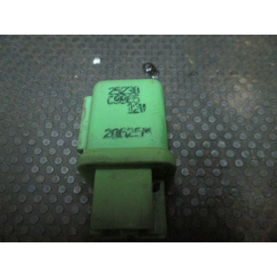  Реле (прочие) к  Nissan  Primera,  1993