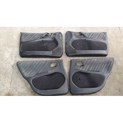  Обшивка двери (дверная карта) комплект к  Opel  Astra,  1996