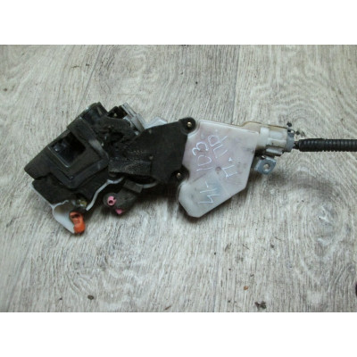  Замок двери передней правой к  Nissan  Sunny,  1993