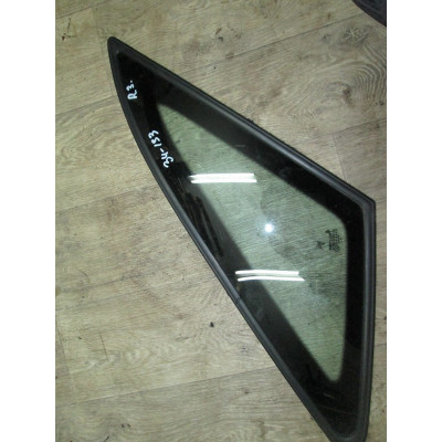  Стекло кузовное боковое правое к  Ford  Escort,  1998