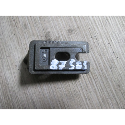  Кронштейн к  Mercedes  E W210,  2001