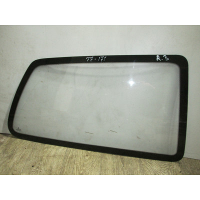  Стекло кузовное боковое правое к  Volkswagen  Golf,  1996