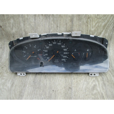  Щиток приборов (приборная панель) к  Mazda  626,  1992