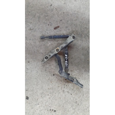  Петля крышки багажника к  Nissan  Primera,  1997