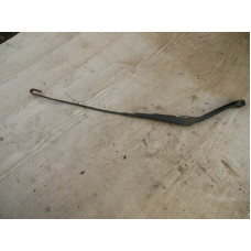  Щеткодержатель (поводок стеклоочистителя, дворник) к  Nissan  Primera,  1998