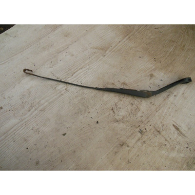  Щеткодержатель (поводок стеклоочистителя, дворник) к  Nissan  Primera,  1998