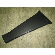  Обшивка стойки центральной правой к  Audi  100,  1989