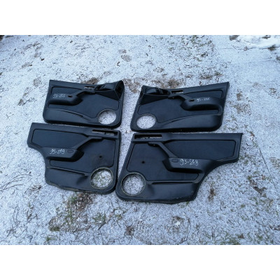  Обшивка двери (дверная карта) комплект к  Alfa Romeo  146,  1999