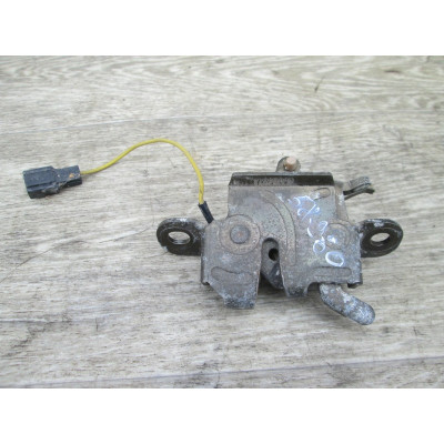  Замок багажника к  Mazda  626,  1996