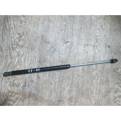  Амортизатор крышки багажника (3-5 двери) к  Volkswagen  Golf,  1996