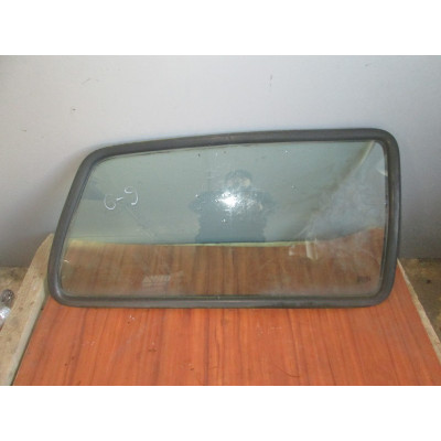  Стекло кузовное боковое правое к  Ford  Sierra,  1992